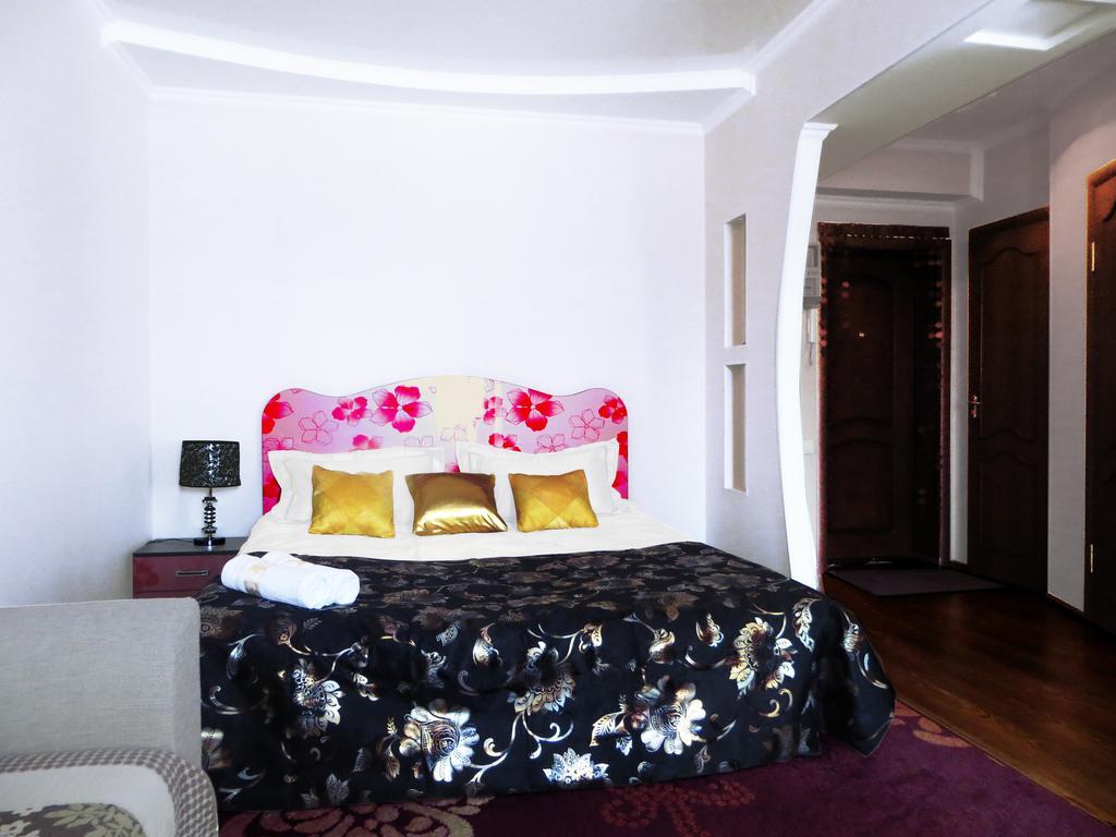 Maximus Apartament Bishkek Luaran gambar